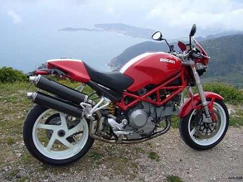 10ème moto DUCATI S2R 1000
